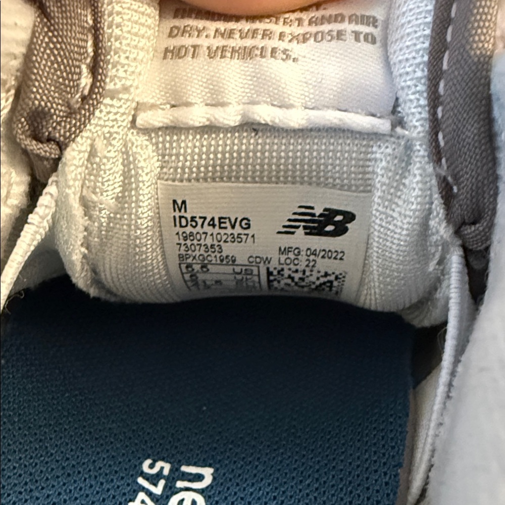 New Balance 574 Infant Sneakers in Gray and White - Picture 8 of 10